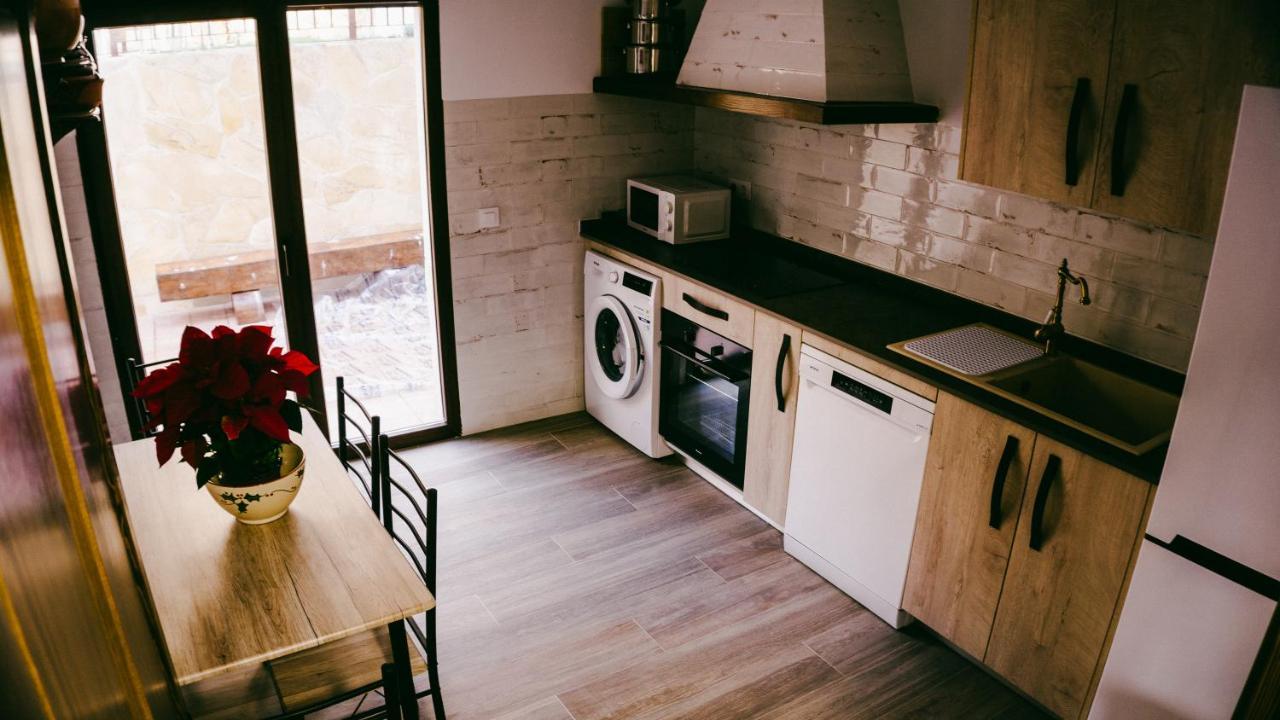 Vila El Aprisco, Con Piscina Climatizada En Hueva-Guadalajara Exteriér fotografie